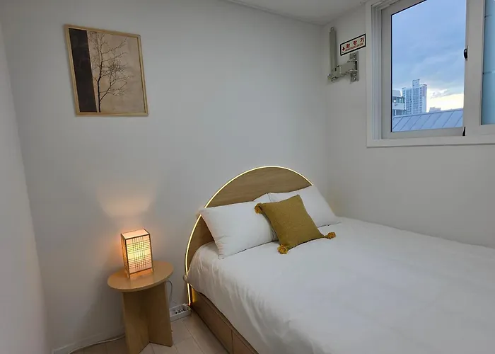 Hi J Yeonnam New Hongdae 3 Queen Beds Free Parking