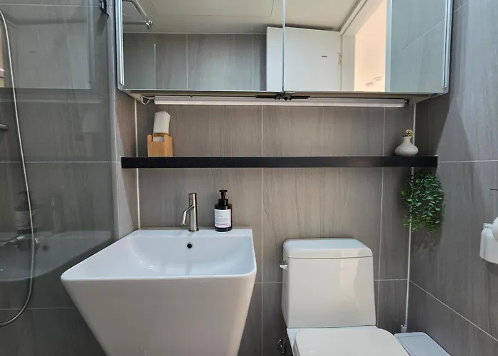 Hi J Yeonnam New Hongdae 3 Queen Beds Free Parking Seúl