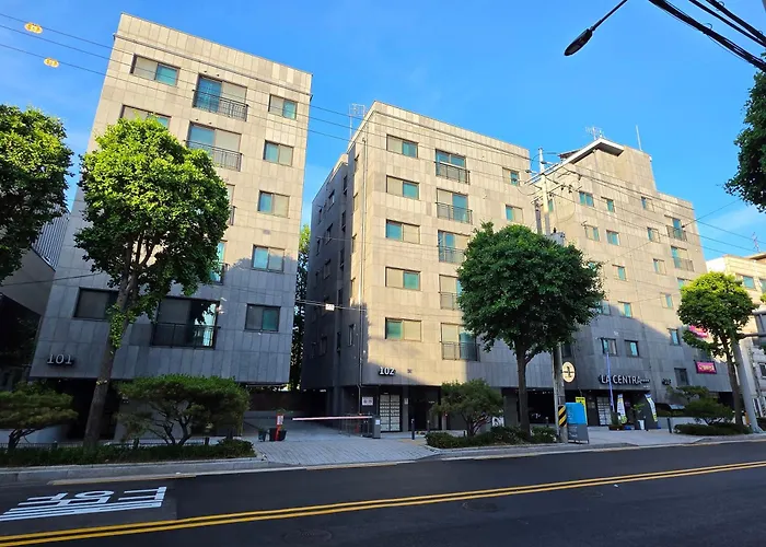 Hi J Yeonnam New Hongdae 3 Queen Beds Free Parking Seúl