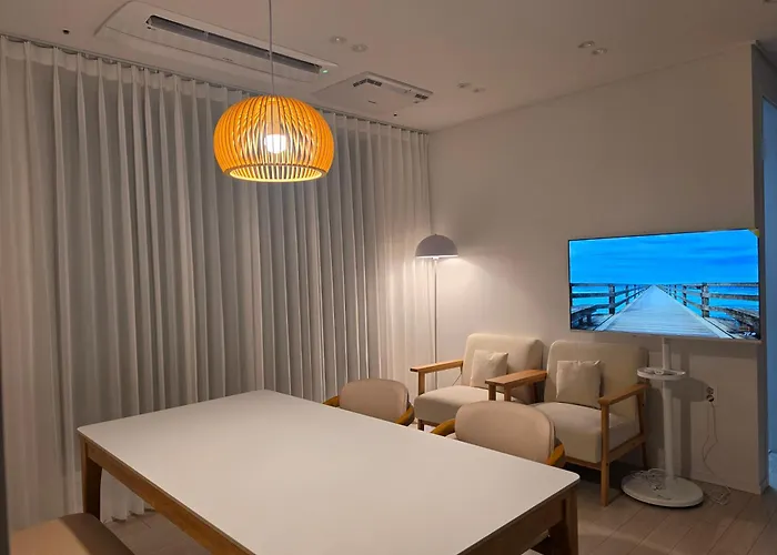 Hi J Yeonnam New Hongdae 3 Queen Beds Free Parking